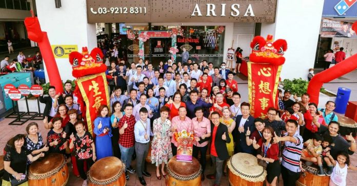 Mah Sing ends Chinese New Year with a mini concert at M Arisa Sales Gallery