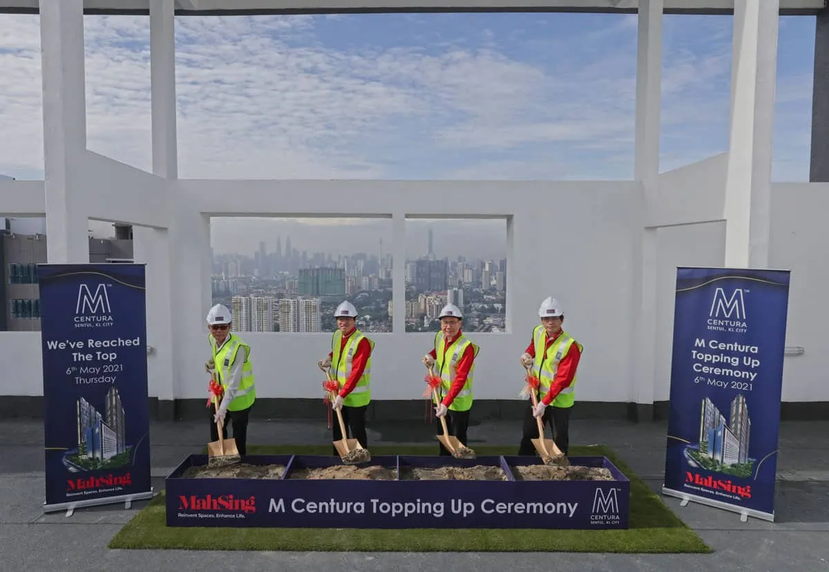 From Left to Right: Pembinaan Bintang Baru Sdn Bhd's Managing Director, Yong Yaw Choong; Mah Sing’s Chief Executive Officer, Datuk Ho Hon Sang; Mah Sing’s General Manager of Sales & Marketing, Chris Chen Weng Hong; Mah Sing’s General Manager of Project Implementation, Liew Wee Fong