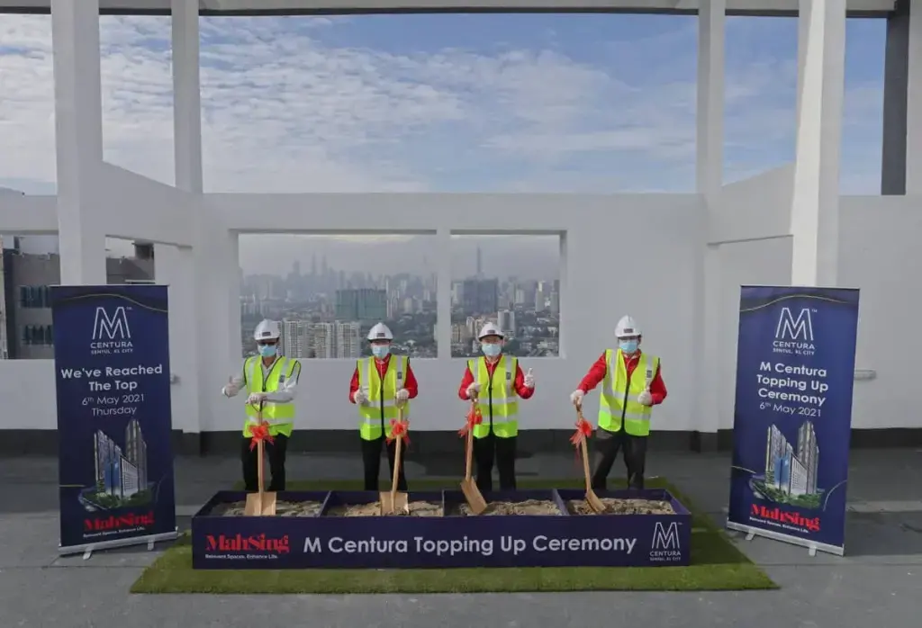 From Left to Right: Pembinaan Bintang Baru Sdn Bhd's Managing Director, Yong Yaw Choong; Mah Sing’s Chief Executive Officer, Datuk Ho Hon Sang; Mah Sing’s General Manager of Sales & Marketing, Chris Chen Weng Hong; Mah Sing’s General Manager of Project Implementation, Liew Wee Fong