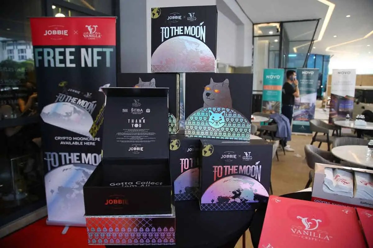 Picture of To The Moon Mooncrepe merchandises