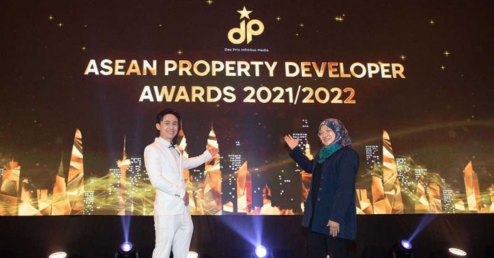 Image of the ASEAN Property Developer Awards 2021/2022 with the General Secretary of the Minister of Federal Territories, Yang Berbahagia Datuk Seri Hajah Rosida Binti Jaafar