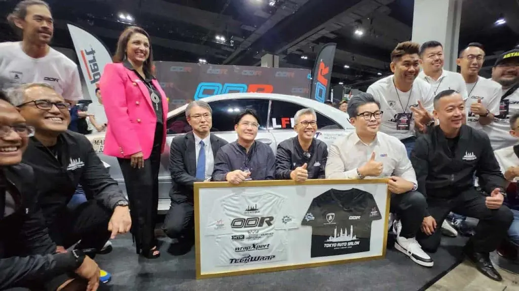 Group Picture of 3D Printed Mercedes-Benz Car Event