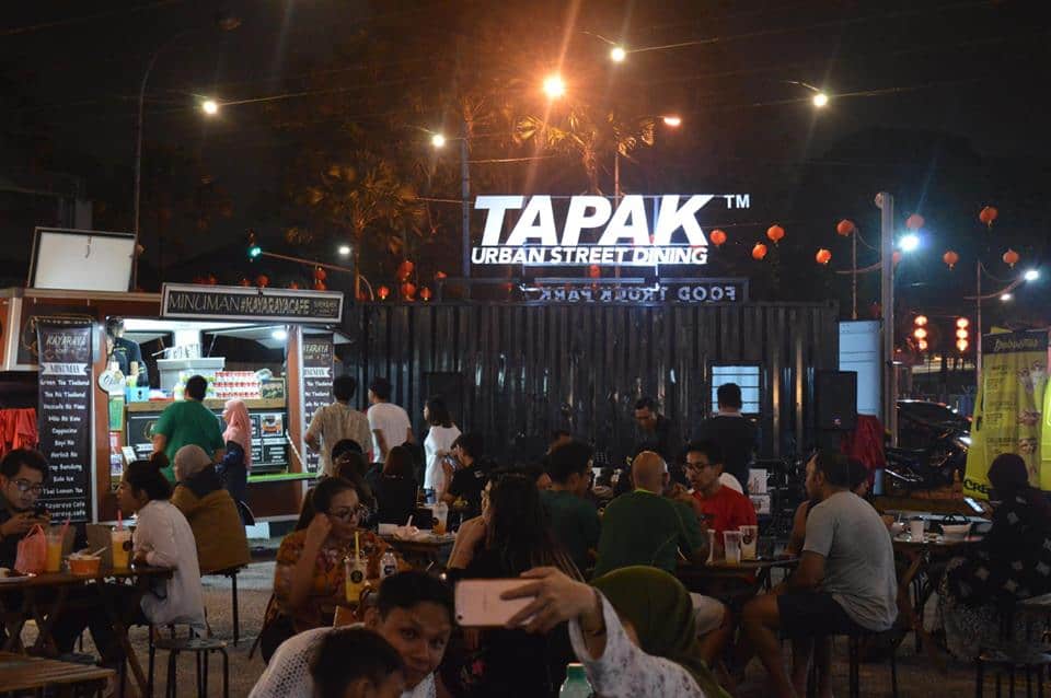 People gathered at Tapak Urban Street Dining to eat what the stalls habe to offer.