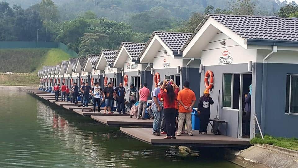 The visitors at Hulu Langat fishing resort fishing