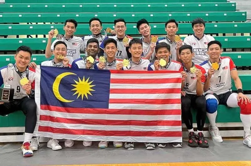 The malaysian dogeball team posing at the world championships