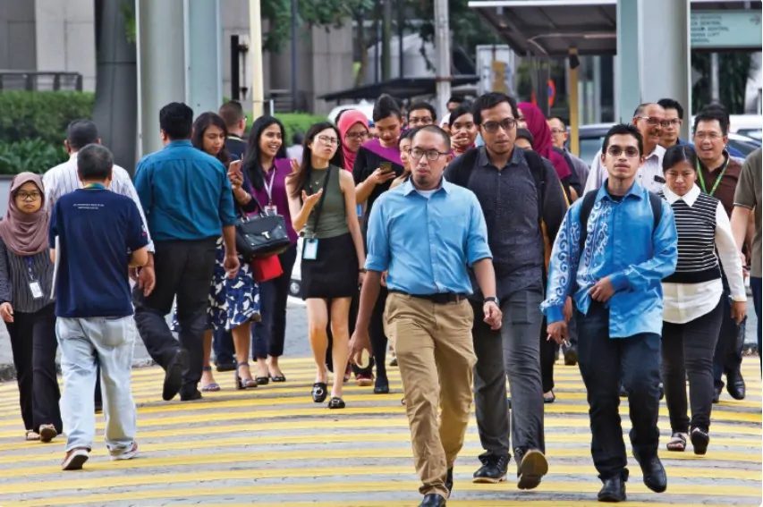 Malaysian Graduates Still Feel Broke